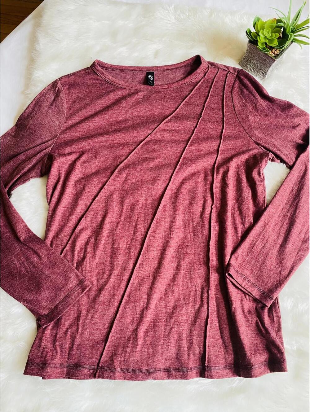 Automet Long Sleeve Pleated Detail Top Size Medium